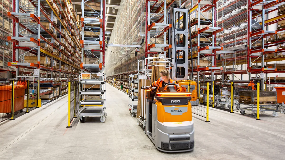 Logent & Valtra: Working together in challenging environments
